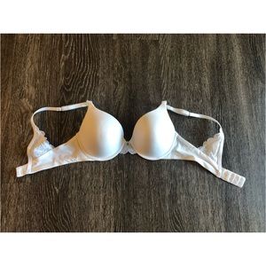 Vera Wang White Bra with Lace Details